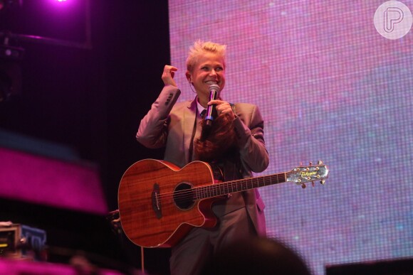 Xuxa se disfarça de músico de Luan Santana em show do cantor no Rio, nesta sexta-feira, 1º de abril de 2016