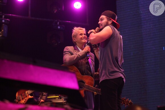 Xuxa se disfarça de músico de Luan Santana em show do cantor no Rio, nesta sexta-feira, 1º de abril de 2016