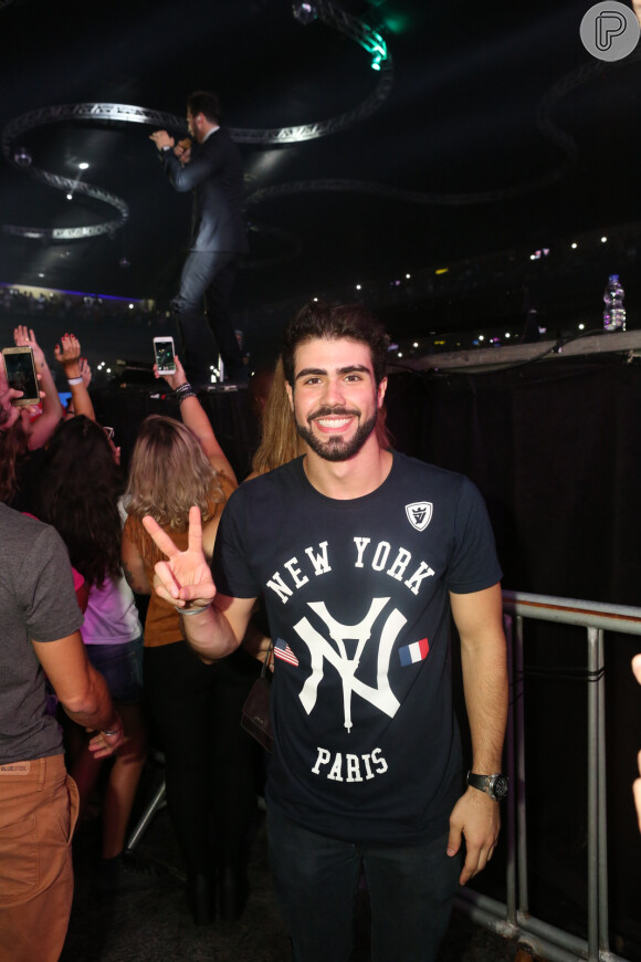 Juliano Laham, o falso libanês do 'BBB16', curte show de Luan Santana no Barra Music, no Rio, nesta sexta-feira, 1º de abril de 2016