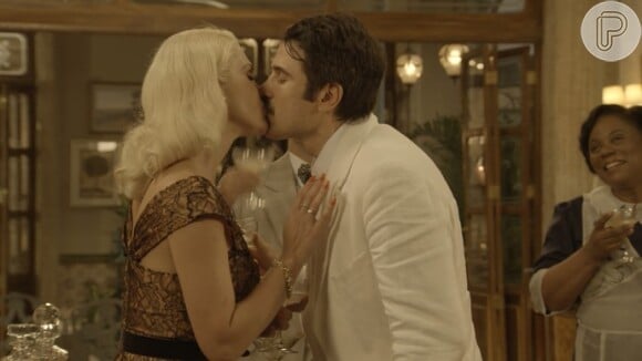 Ernesto (Eriberto Leão) é desmascarado na hora de seu casamento com Sandra (Flávia Alessandra), na novela 'Êta Mundo Bom!'
