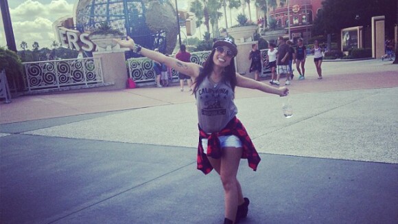Veja fotos da viagem de Anitta em Orlando; cantora vai fazer 1º show nos EUA