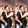 Monica Iozzi e Klebber foram flagrados juntos no show do Maroon 5 em São Paulo