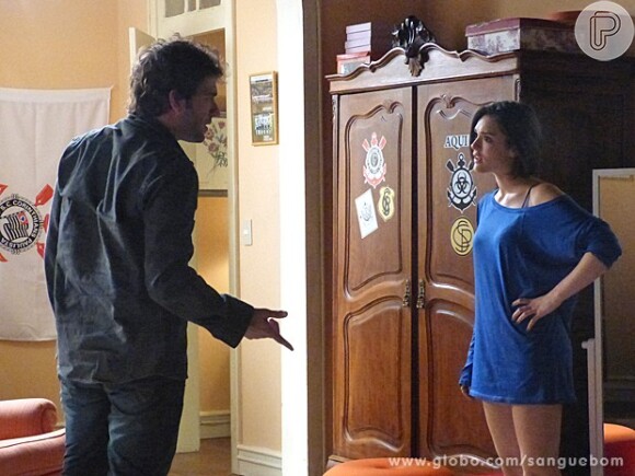 Fabinho (Humberto Carrão) e Giane (Isabelle Drummond) discutem depois de sua primeira vez, em 'Sangue Bom'