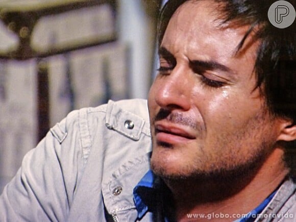Thales (Ricardo Tozzi) fica arrasado por perder o livro que escreveu sobre Nicole (Marina Ruy Barbosa), em 'Amor à Vida'