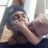 Neymar recebe carinho do filho, Davi Lucca, de 2 aninhos