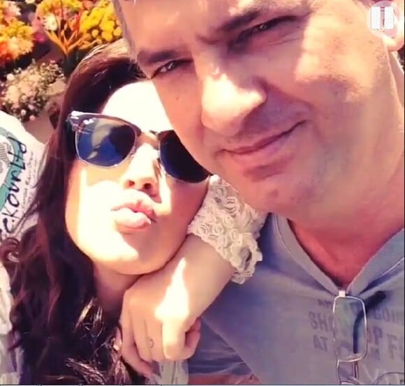 Bruna Marquezine publica vídeo na feira com o pai, Telmo, em 13 de outubro de 2013