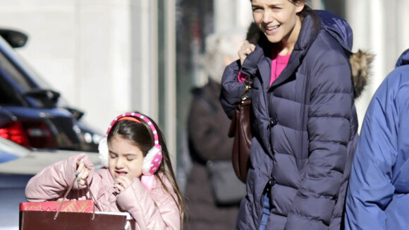 Katie Holmes e sua filha, Suri Cruise, fazem compras de Natal em Nova York