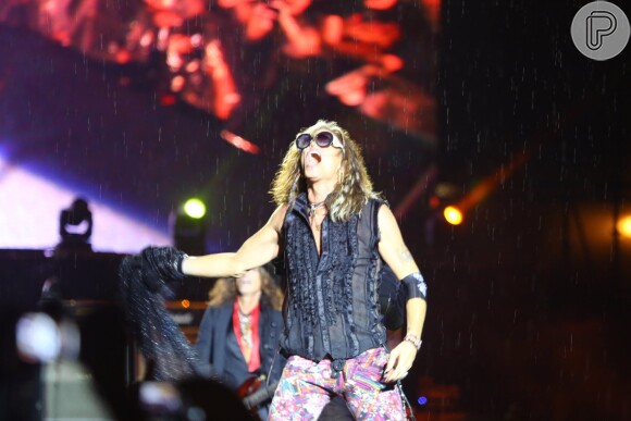 O vocalista Steven Tyler, da banda Aerosmith, empolga o público no Rio de Janeiro