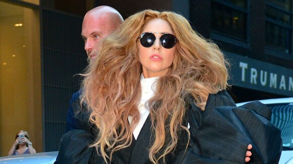 Lady Gaga fica em primeiro lugar no iTunes com "Do What U Want"