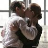 Viktor (Rafael Cardoso)e Silvia (Nathalia Dill) se beijam e passam a noite juntos, em 'Joia Rara'