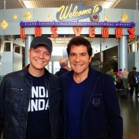 Michel Teló e Daniel se encontram em Las Vegas, a caminho do Grammy Latino 2012