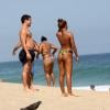 Thiago Martins exibiu uma barriguinha durante dia de praia na Cidade Maravilhosa