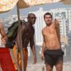 Thiago Martins curtiu o calor no Rio de Janeiro em um dia de praia nesta quinta-feira, em 24 de outubro de 2013