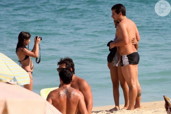 Thiago Martins não se negou a fotografar com fãs no Rio