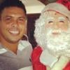 Em clima de Natal, Ronaldo publica foto ao lado de Papai Noel, em 25 de dezembro de 2012