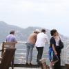 Diane Kruger e Joshua Jackson apreciam a vista no alto do Pão de Açúcar, no Rio