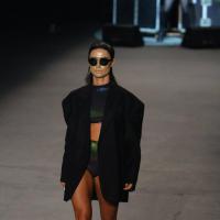 Thaila Ayala desfila no Fashion Rio e exibe boa forma: 'Sou privilegiada'