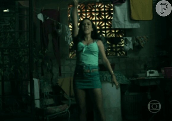 Valdirene (Tatá Werneck) aparece em vídeo de inscrição do 'Big Brother Brasil' no quarto capítulo de 'Amor à Vida', em 23 de maio de 2013