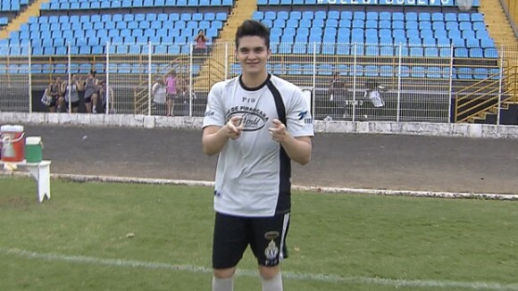 Luan Santana vira jogador de futebol do XV de Piracicaba no 'Caldeirão do Huck'
