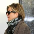 A atriz Jennifer Aniston foi vista em público pela primeira vez com o novo corte de cabelo neste sábado, 16 de novembro de 2013, em Los Angeles, a caminho de um spa