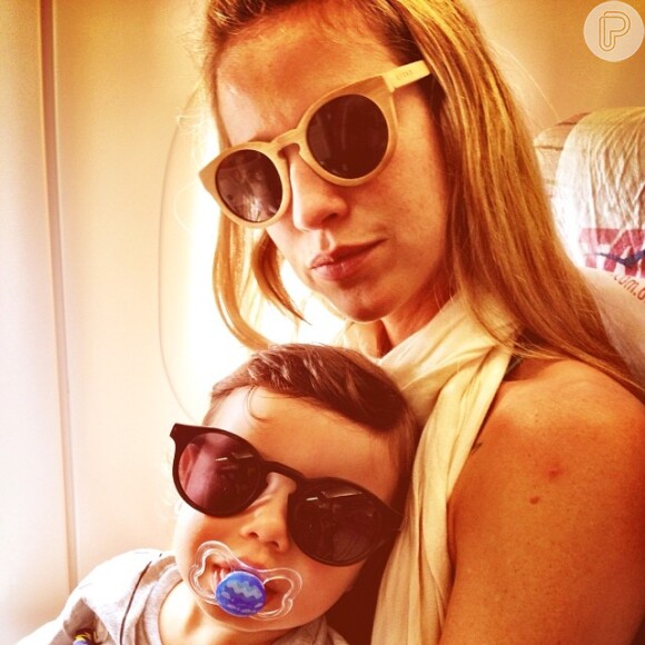 Pedro Scooby posta foto engraçada de Luana Piovani e do filho Dom, de 1 ano, de óculos escuros