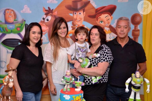 Juliana Gama contou que se dá muito bem com a família de Sidney e que os pais do ator, Edna e José Pinheiro, e a irmã, Cirlene, participaram da festa de aniversário que ela fez para o filho na semana passada