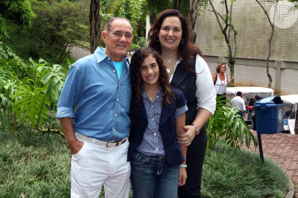 Renato Aragão posa para foto com a mulher, Lílian, e a filha, Lívian; o humorista completa 78 anos neste domingo, 13 de janeiro de 2013