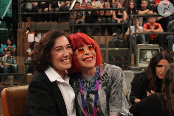Rita Lee posou com a amiga Lilia Cabral nos bastidores do programa de Serginho Groisman