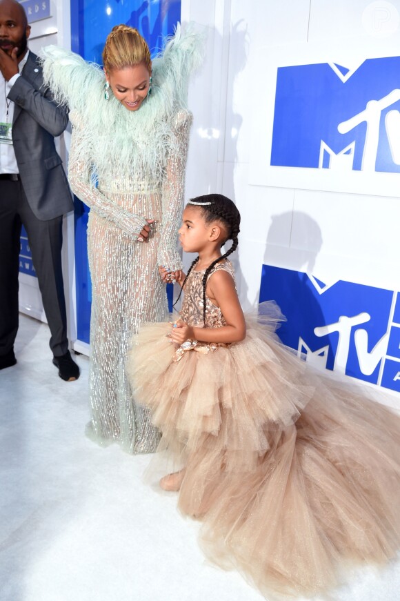 Blue Ivy foi com a mãe, Beyoncé, ao VMA, nos EUA, e esbanjou estilo
