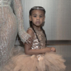 Aos 4 anos, Blue Ivy, filha de Beyoncé, foi ao VMA com um vestido cujo corpete era de couro, cortado a laser e com ouro aplicado em 3D