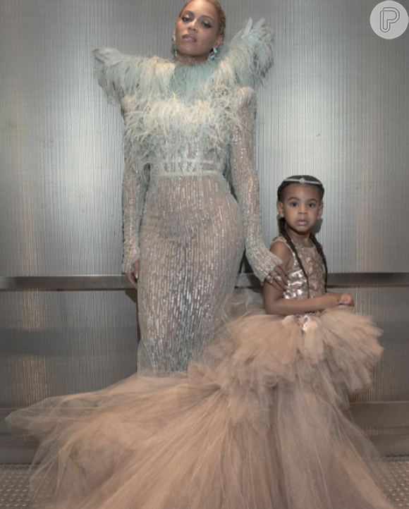 Aos 4 anos, Blue Ivy, filha de Beyoncé, foi ao VMA com um vestido cujo corpete era de couro, cortado a laser e com ouro aplicado em 3D