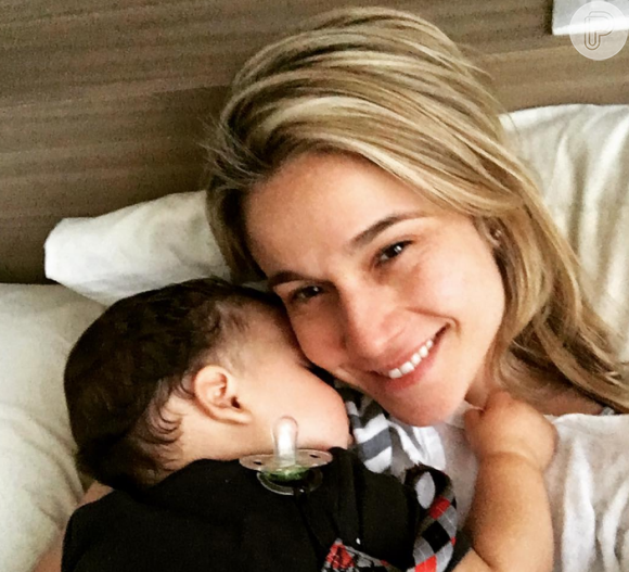 Fernanda Gentil costuma dividir com os seus seguidores no Instagram momentos de carinho explícito com o filho, Gabriel, que completou 1 ano neste domingo, 28 de agosto de 2016