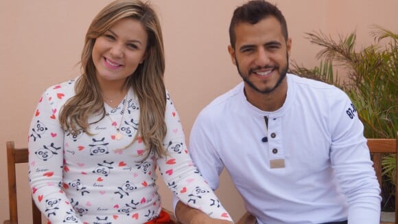 Mãe do ex-BBB Matheus afasta rumores de crise no namoro dele com Cacau: 'Juntos'
