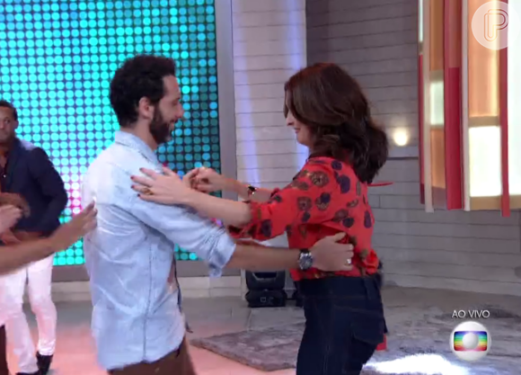No final do programa, ela ainda se arriscou a dançar 'Paz e Arroz' com o ator Mouhamed Harfouch ao som de Simoninha.