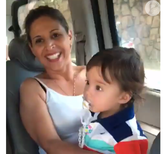 Luana Piovani é alvo do Detran ao mostrar filhos sem cinto no carro nesta terça-feira, dia 30 de agosto de 2016