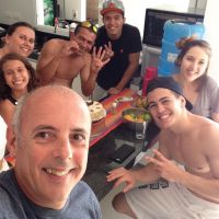 Biel surge em foto com família após se afastar das redes sociais: 'Dia especial'