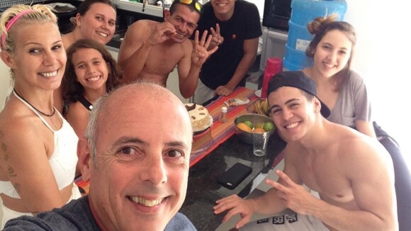 Biel surge em foto com família após se afastar das redes sociais: 'Dia especial'