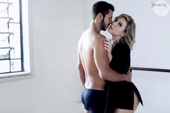Cacau e Matheus lembraram a primeira vez que fizeram sexo fora da casa do 'Big Brother Brasil 16' em entrevista ao 'Paparazzo'