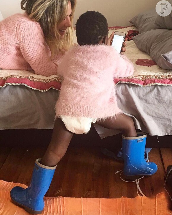 Giovanna Ewbank postou uma foto com a filha, Titi, de 3 anos, nas redes sociais