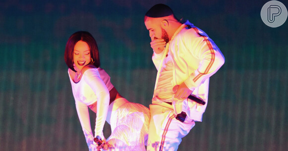 Rihanna também ganhou uma homenagem do rapper em um outdoor em Los Angeles por conquistar o prêmio de honorário Michael Jackson Video Vanguard
