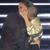 No VMA 2016, que aconteceu no último final de semana, o canadense já havia tentado mostrar publicamente seu relacionamento com Rihanna. Porém, após um discurso emocionante onde se revelou apaixonado pela artista e tentou beijá-la, ela virou o rosto, deixando os fãs desapontados