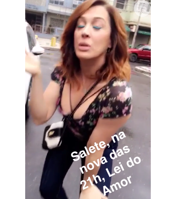 Cláudia Raia fez pose para exibir maquiagem e look de Salete, sua personagem na novela 'A Lei do Amor'