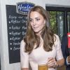 Kate Middleton usa look de R$ 3,2 mil em visita à catedral na Cornualha nesta quinta-feira, dia 01 de agosto de 2016