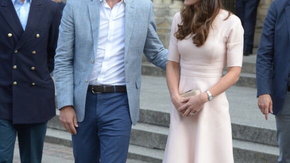 Kate Middleton usa look de liquidação encontrado à venda por R$ 2,5 mil. Fotos!