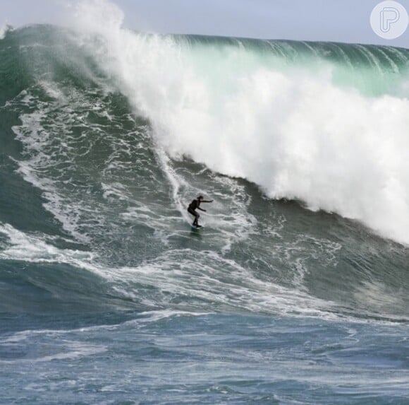 Maya Gabeira sofreu um acidente após cair de um onda gigante em Portugal