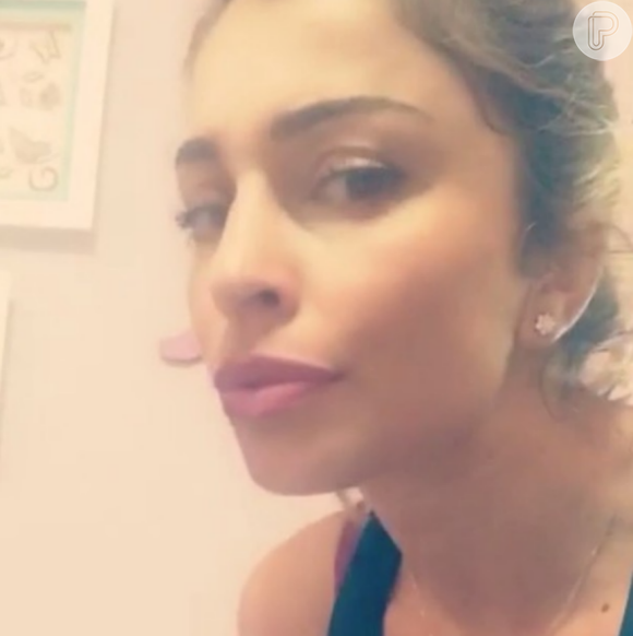 Sofia, de 4 anos, passou gloss em Grazi Massafera em um vídeo compartilhado no Instagram da atriz 