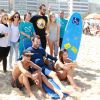 Paulo Vilhena também participou do evento e ajudou pessoas com deficiência a surfar