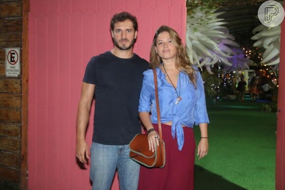 O ator Paulo Rocha foi com a namorada à festa da filha de Malvino Salvador e Kyra Gracie