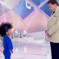Silvio Santos brinca com cabelo crespo de menina e é criticado na web: 'Racista'