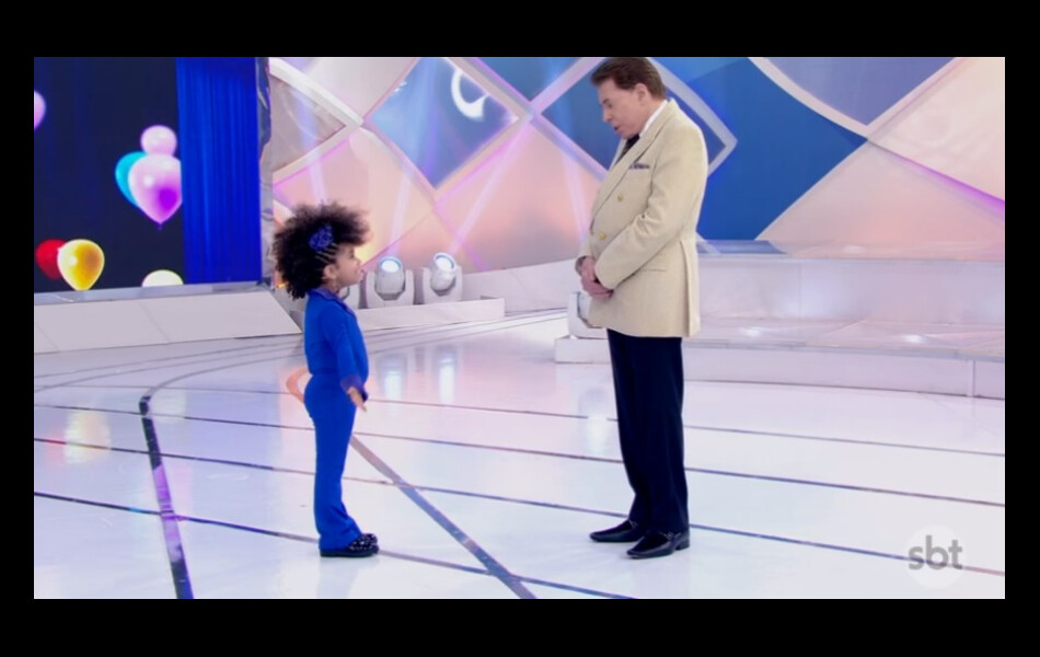 Silvio Santos brinca com cabelo crespo de menina e é criticado na web:  'Racista' - Purepeople